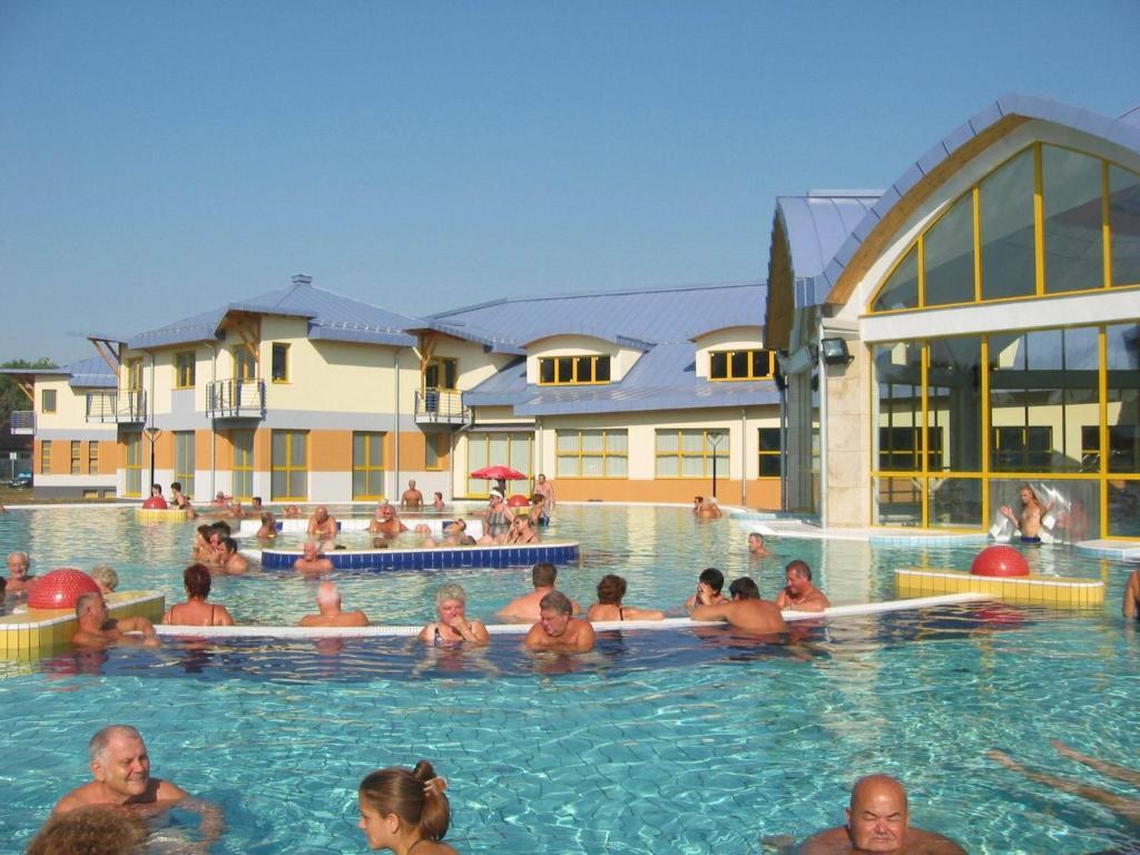 Vitalmed Hotel Шарвар Экстерьер фото