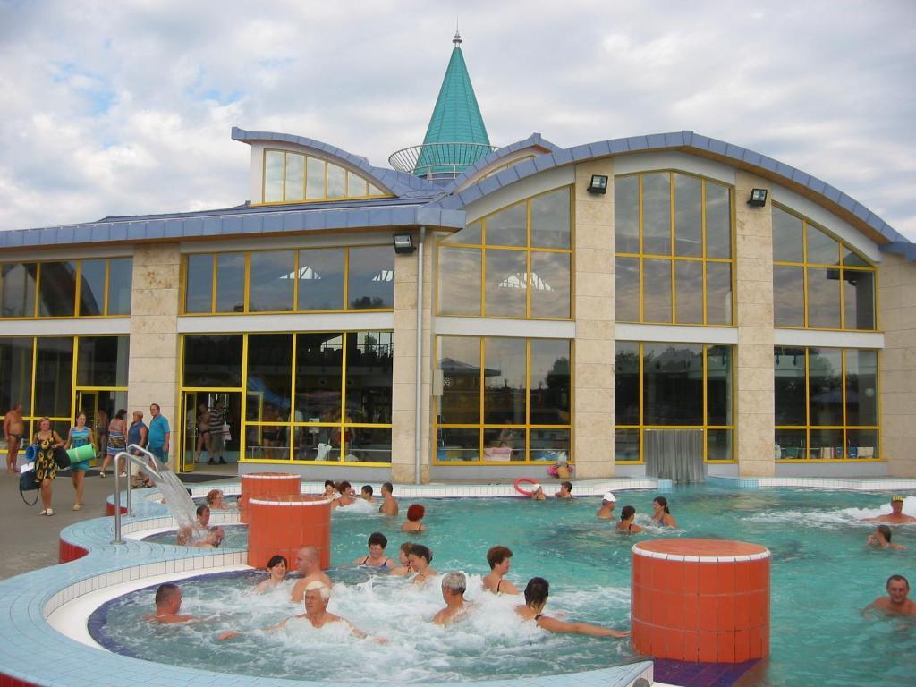 Vitalmed Hotel Шарвар Экстерьер фото