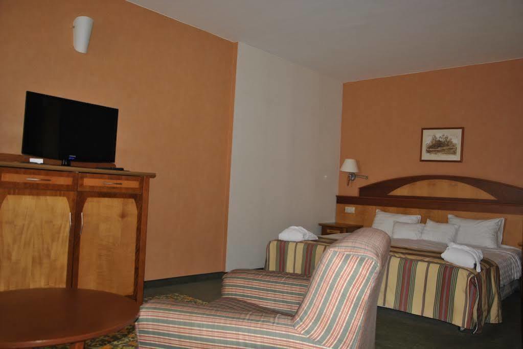 Vitalmed Hotel Шарвар Экстерьер фото