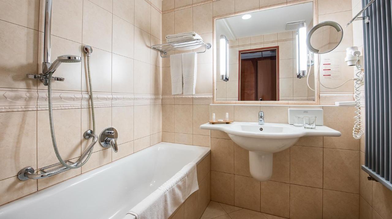 Vitalmed Hotel Шарвар Экстерьер фото