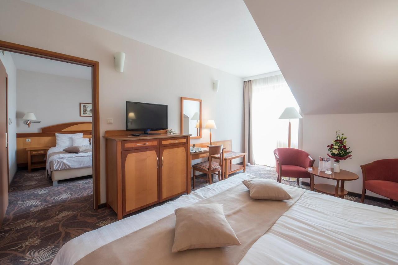 Vitalmed Hotel Шарвар Экстерьер фото