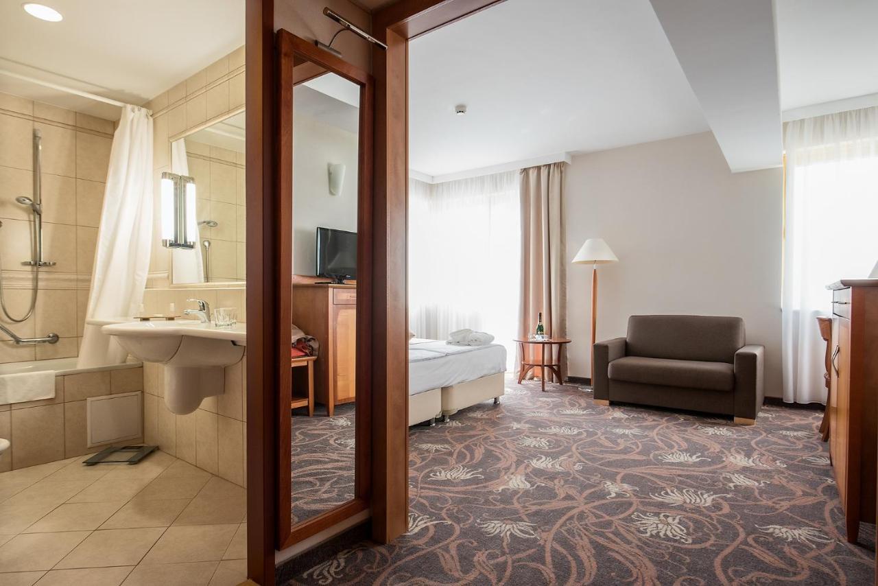 Vitalmed Hotel Шарвар Экстерьер фото